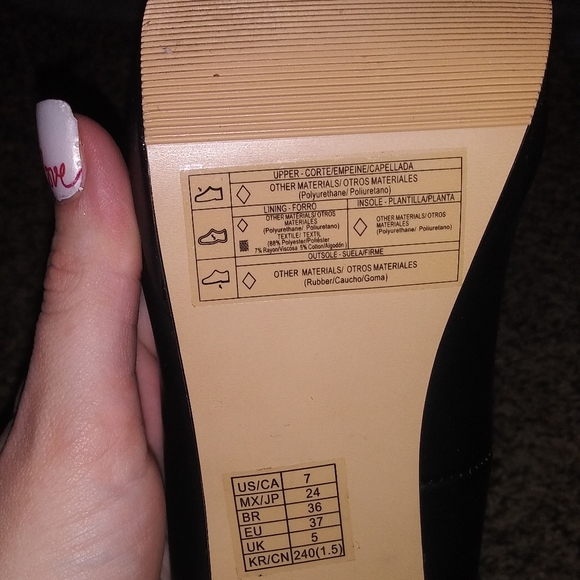 Heels - Picture 4 of 4